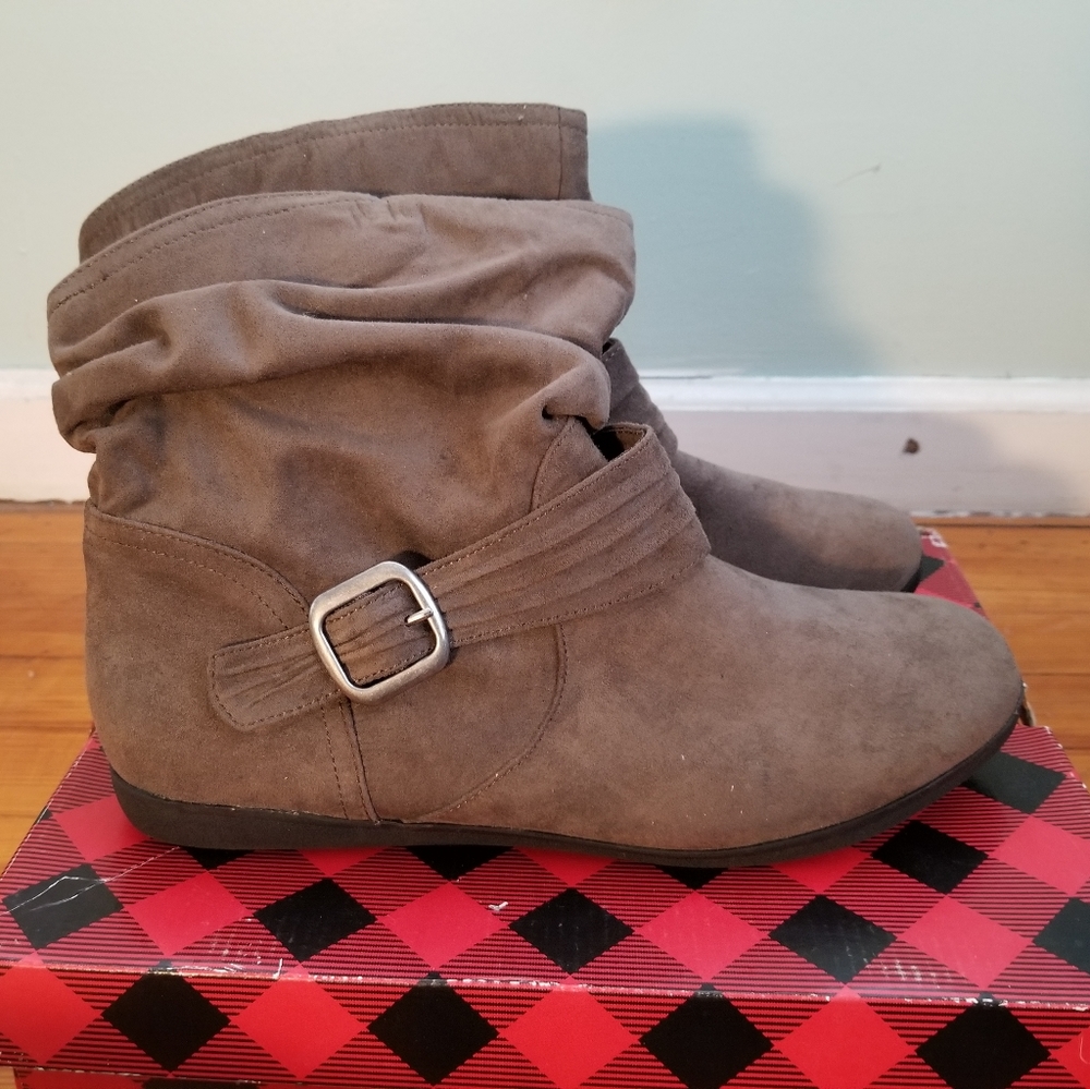 Womans Arizona Boots size 10